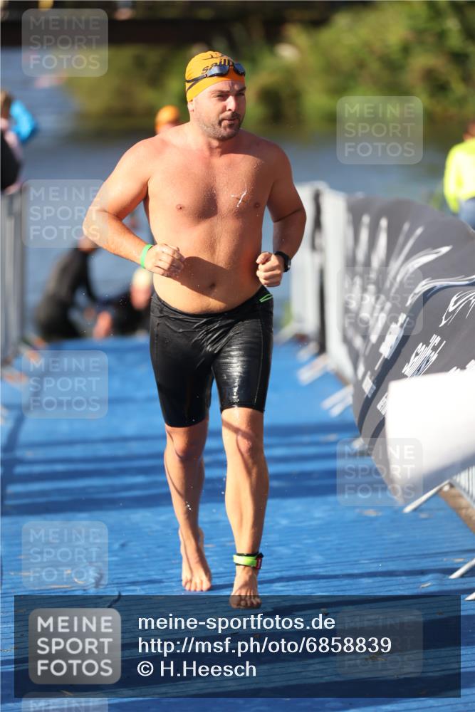 25.08.2024 - Elbe Triathlon Hamburg H.Heesch http://msf.ph/oto/6858839 25.08.2024 09:09:43 Schwimmen 199, 200, 213, 246, 267, 327, 328, 339 meine-sportfotos.de