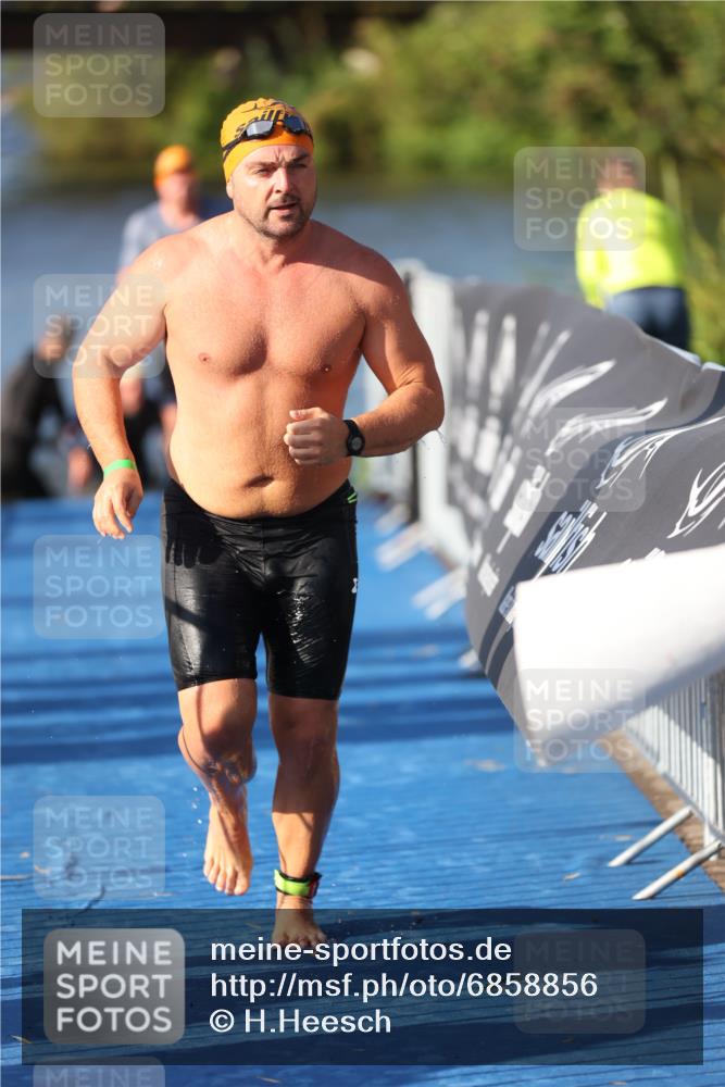 25.08.2024 - Elbe Triathlon Hamburg H.Heesch http://msf.ph/oto/6858856 25.08.2024 09:09:43 Schwimmen 199, 200, 213, 246, 267, 327, 328, 339 meine-sportfotos.de