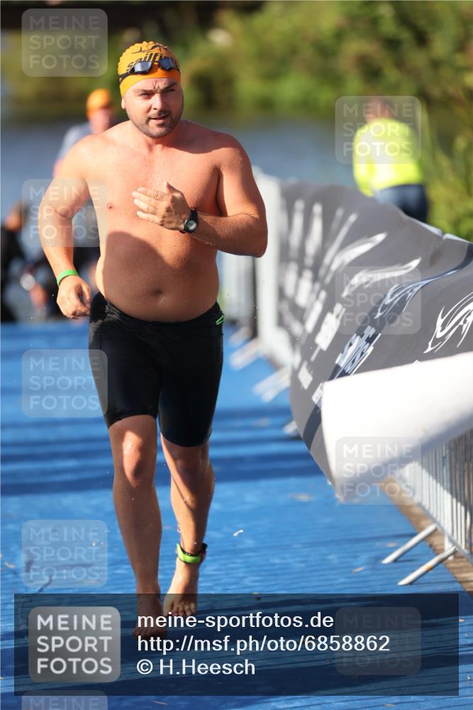 25.08.2024 - Elbe Triathlon Hamburg H.Heesch http://msf.ph/oto/6858862 25.08.2024 09:09:43 Schwimmen 199, 200, 213, 246, 267, 327, 328, 339 meine-sportfotos.de