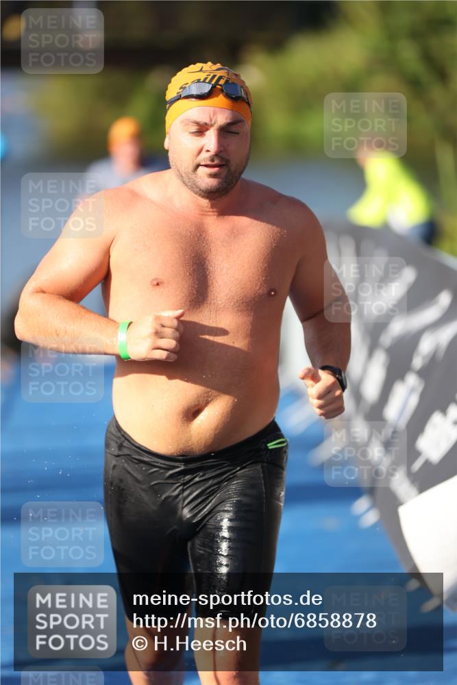 25.08.2024 - Elbe Triathlon Hamburg H.Heesch http://msf.ph/oto/6858878 25.08.2024 09:09:44 Schwimmen 200, 213, 246, 267, 327, 328, 339 meine-sportfotos.de