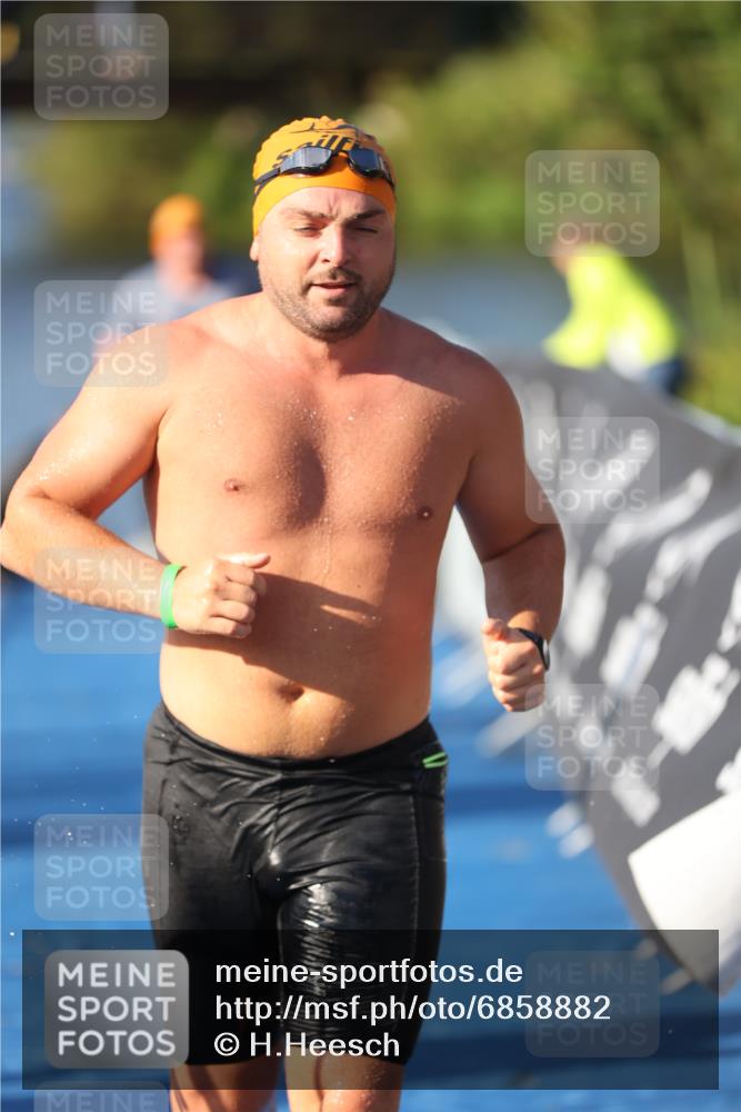 25.08.2024 - Elbe Triathlon Hamburg H.Heesch http://msf.ph/oto/6858882 25.08.2024 09:09:44 Schwimmen 200, 213, 246, 267, 327, 328, 339 meine-sportfotos.de