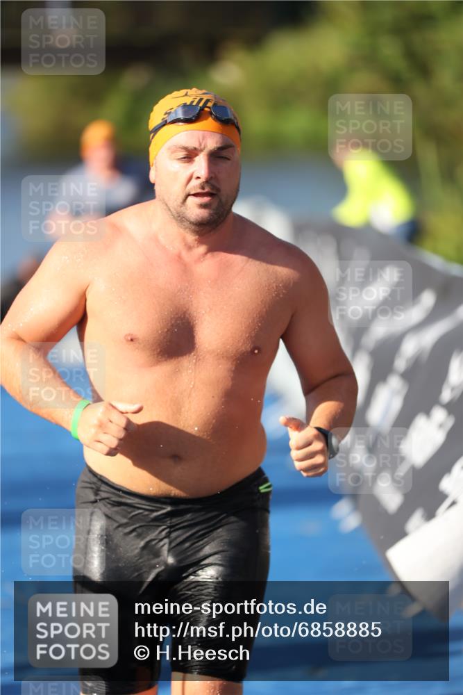 25.08.2024 - Elbe Triathlon Hamburg H.Heesch http://msf.ph/oto/6858885 25.08.2024 09:09:44 Schwimmen 200, 213, 246, 267, 327, 328, 339 meine-sportfotos.de