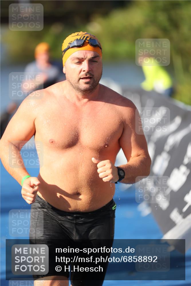 25.08.2024 - Elbe Triathlon Hamburg H.Heesch http://msf.ph/oto/6858892 25.08.2024 09:09:45 Schwimmen 200, 213, 246, 267, 327, 328, 339 meine-sportfotos.de