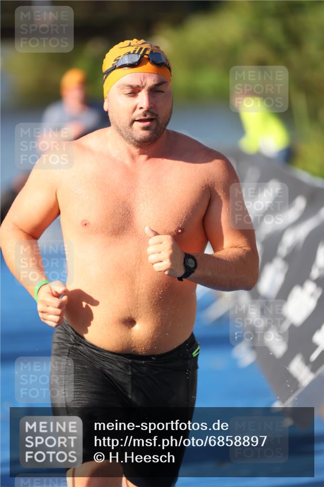 25.08.2024 - Elbe Triathlon Hamburg H.Heesch http://msf.ph/oto/6858897 25.08.2024 09:09:45 Schwimmen 200, 213, 246, 267, 327, 328, 339 meine-sportfotos.de