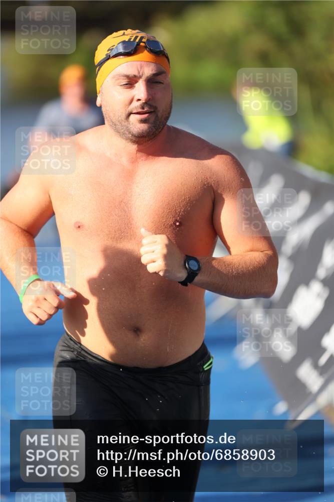 25.08.2024 - Elbe Triathlon Hamburg H.Heesch http://msf.ph/oto/6858903 25.08.2024 09:09:45 Schwimmen 200, 213, 246, 267, 327, 328, 339 meine-sportfotos.de