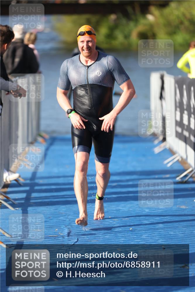 25.08.2024 - Elbe Triathlon Hamburg H.Heesch http://msf.ph/oto/6858911 25.08.2024 09:09:47 Schwimmen 200, 213, 246, 267, 327, 328, 339 meine-sportfotos.de