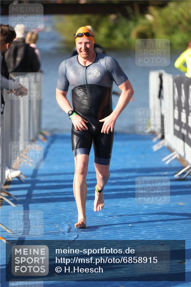 25.08.2024 - Elbe Triathlon Hamburg H.Heesch http://msf.ph/oto/6858915 25.08.2024 09:09:47 Schwimmen 200, 213, 246, 267, 327, 328, 339 meine-sportfotos.de