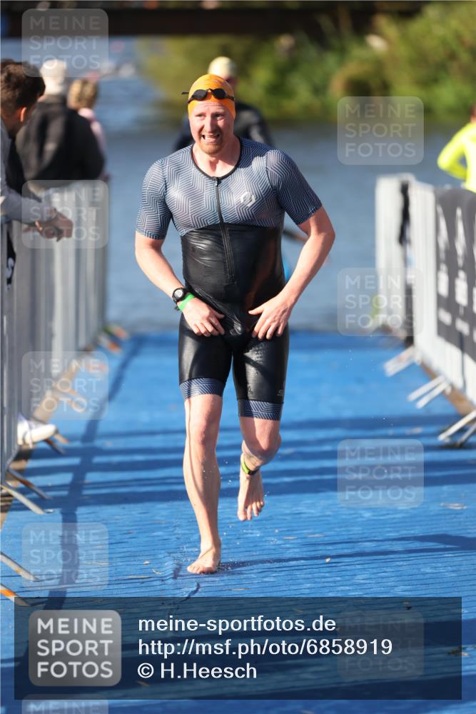 25.08.2024 - Elbe Triathlon Hamburg H.Heesch http://msf.ph/oto/6858919 25.08.2024 09:09:47 Schwimmen 200, 213, 246, 267, 327, 328, 339 meine-sportfotos.de