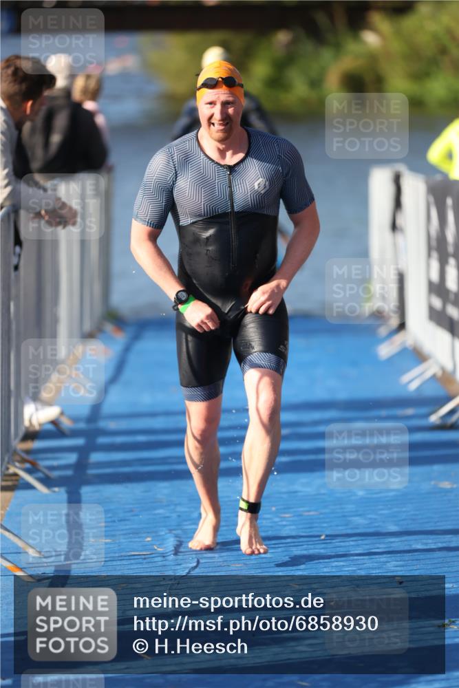 25.08.2024 - Elbe Triathlon Hamburg H.Heesch http://msf.ph/oto/6858930 25.08.2024 09:09:48 Schwimmen 200, 213, 246, 267, 327, 328, 339 meine-sportfotos.de