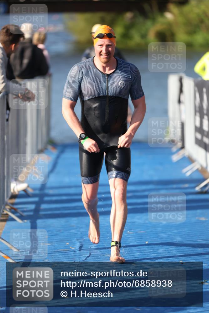 25.08.2024 - Elbe Triathlon Hamburg H.Heesch http://msf.ph/oto/6858938 25.08.2024 09:09:48 Schwimmen 200, 213, 246, 267, 327, 328, 339 meine-sportfotos.de