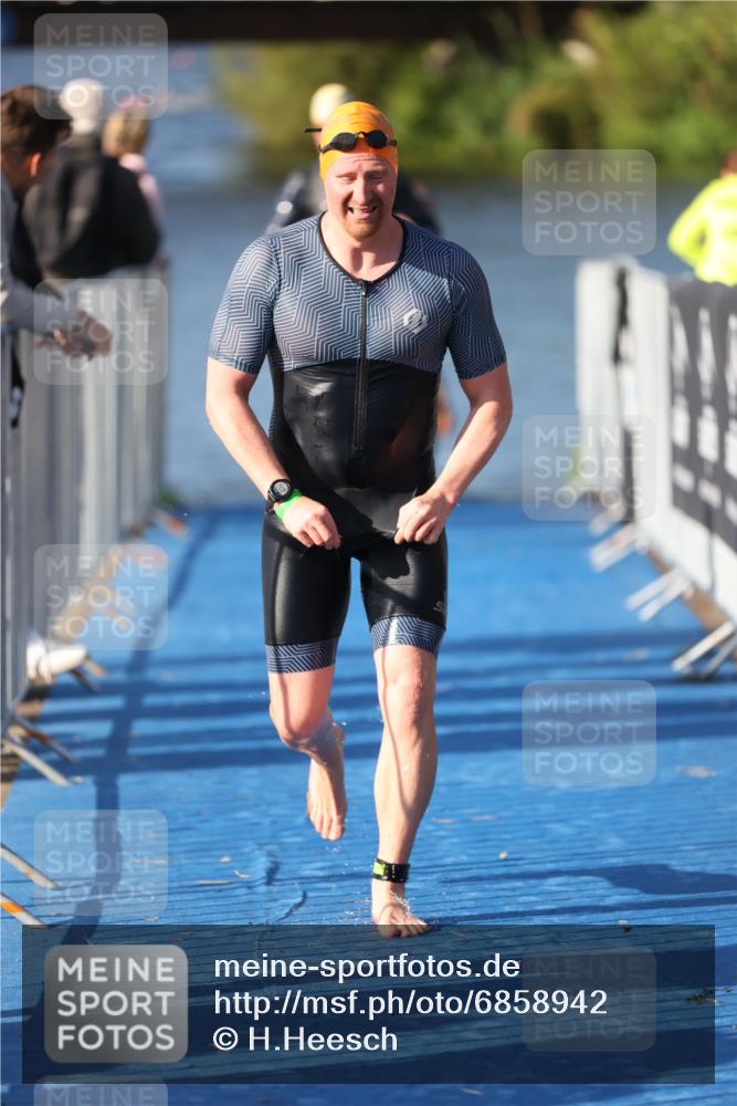 25.08.2024 - Elbe Triathlon Hamburg H.Heesch http://msf.ph/oto/6858942 25.08.2024 09:09:48 Schwimmen 200, 213, 246, 267, 327, 328, 339 meine-sportfotos.de