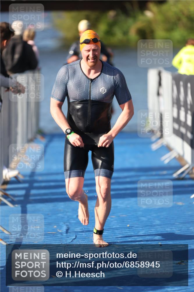 25.08.2024 - Elbe Triathlon Hamburg H.Heesch http://msf.ph/oto/6858945 25.08.2024 09:09:48 Schwimmen 200, 213, 246, 267, 327, 328, 339 meine-sportfotos.de