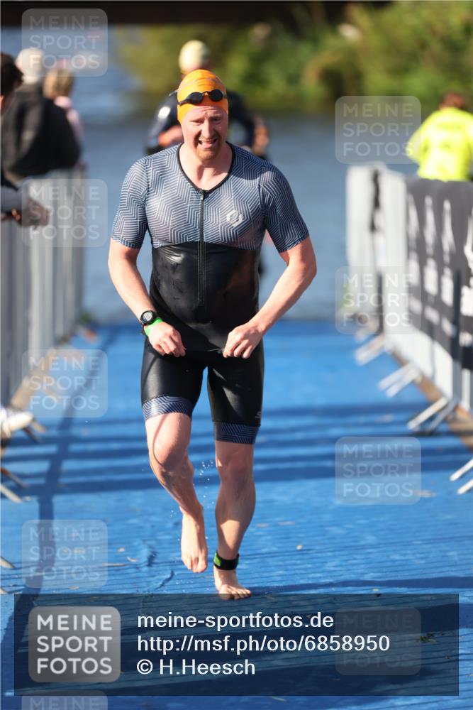 25.08.2024 - Elbe Triathlon Hamburg H.Heesch http://msf.ph/oto/6858950 25.08.2024 09:09:48 Schwimmen 200, 213, 246, 267, 327, 328, 339 meine-sportfotos.de