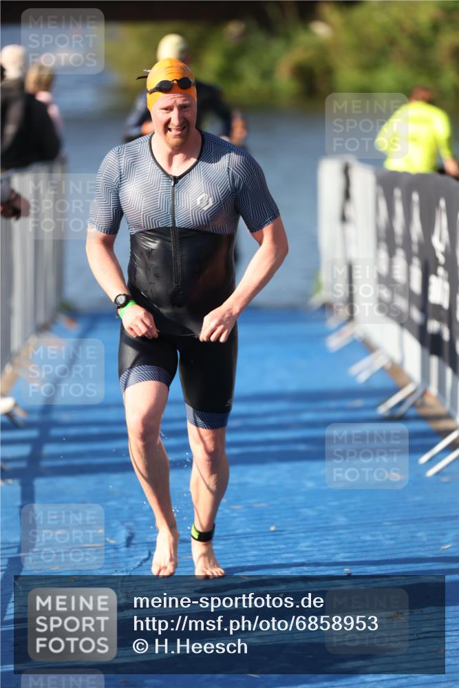 25.08.2024 - Elbe Triathlon Hamburg H.Heesch http://msf.ph/oto/6858953 25.08.2024 09:09:48 Schwimmen 200, 213, 246, 267, 327, 328, 339 meine-sportfotos.de