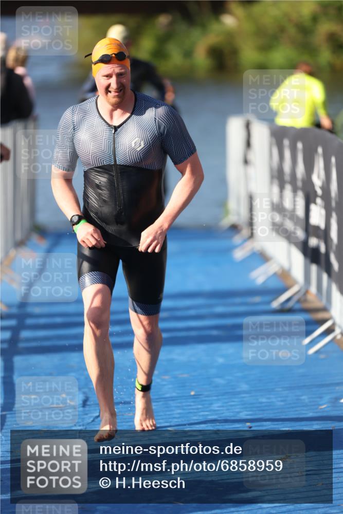 25.08.2024 - Elbe Triathlon Hamburg H.Heesch http://msf.ph/oto/6858959 25.08.2024 09:09:48 Schwimmen 200, 213, 246, 267, 327, 328, 339 meine-sportfotos.de