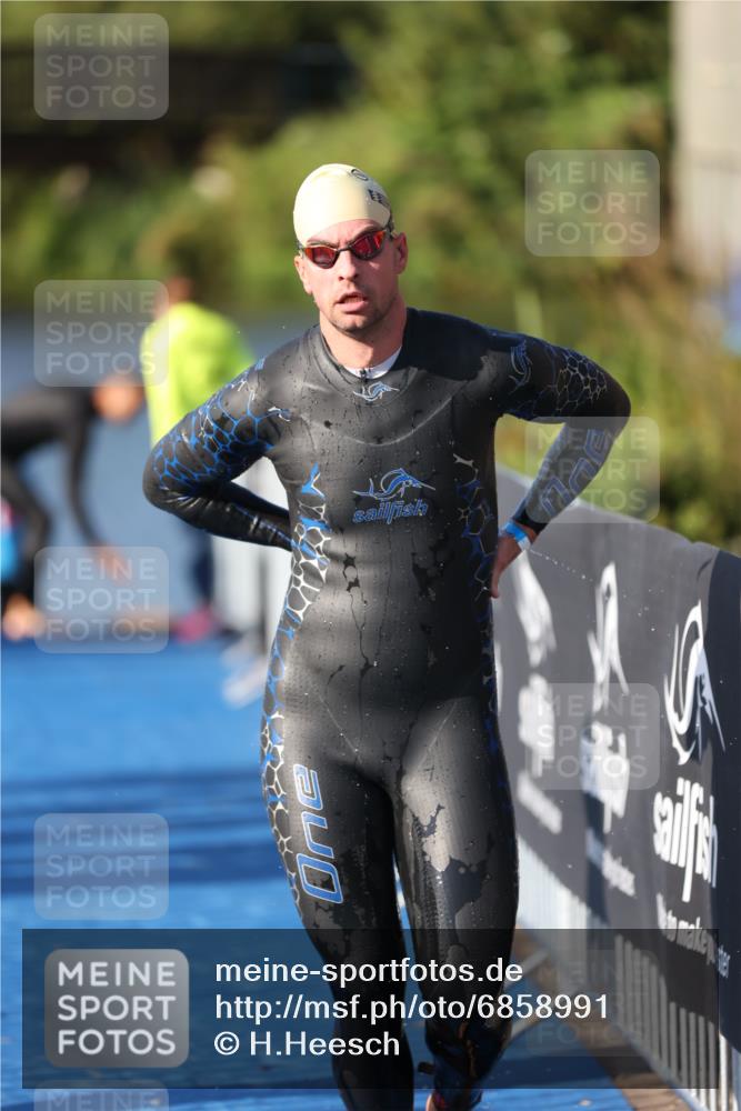 25.08.2024 - Elbe Triathlon Hamburg H.Heesch http://msf.ph/oto/6858991 25.08.2024 09:09:52 Schwimmen 200, 213, 246, 327, 328, 339 meine-sportfotos.de