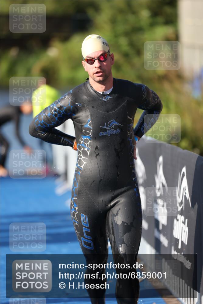25.08.2024 - Elbe Triathlon Hamburg H.Heesch http://msf.ph/oto/6859001 25.08.2024 09:09:52 Schwimmen 200, 213, 246, 327, 328, 339 meine-sportfotos.de