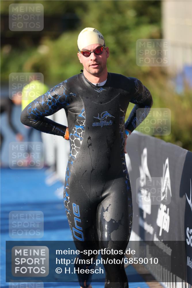 25.08.2024 - Elbe Triathlon Hamburg H.Heesch http://msf.ph/oto/6859010 25.08.2024 09:09:52 Schwimmen 200, 213, 246, 327, 328, 339 meine-sportfotos.de