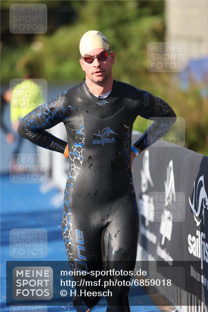 25.08.2024 - Elbe Triathlon Hamburg H.Heesch http://msf.ph/oto/6859018 25.08.2024 09:09:52 Schwimmen 200, 213, 246, 327, 328, 339 meine-sportfotos.de