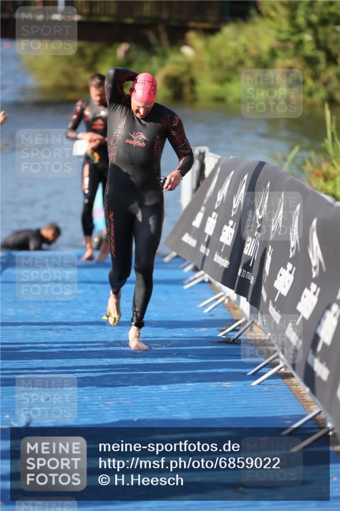 25.08.2024 - Elbe Triathlon Hamburg H.Heesch http://msf.ph/oto/6859022 25.08.2024 09:10:43 Schwimmen 345, 433 meine-sportfotos.de