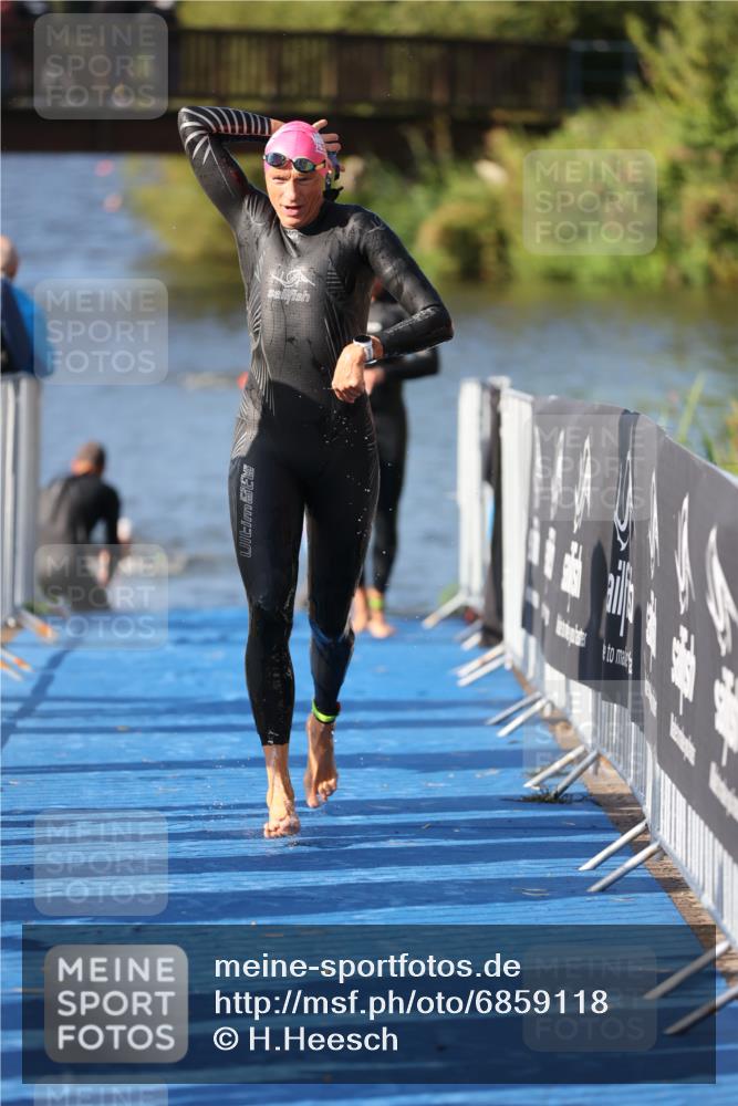 25.08.2024 - Elbe Triathlon Hamburg H.Heesch http://msf.ph/oto/6859118 25.08.2024 09:11:12 Schwimmen 336, 396, 399 meine-sportfotos.de
