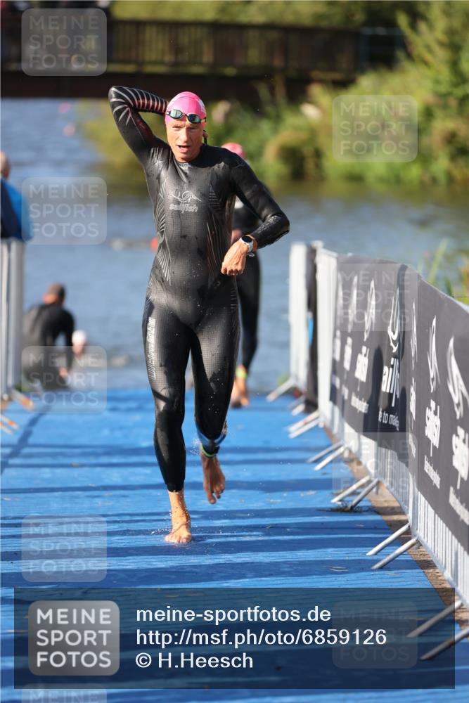 25.08.2024 - Elbe Triathlon Hamburg H.Heesch http://msf.ph/oto/6859126 25.08.2024 09:11:12 Schwimmen 336, 396, 399 meine-sportfotos.de