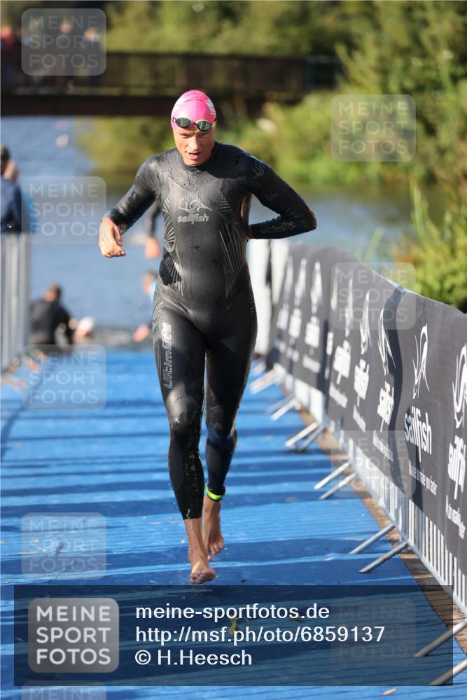 25.08.2024 - Elbe Triathlon Hamburg H.Heesch http://msf.ph/oto/6859137 25.08.2024 09:11:13 Schwimmen 336, 396, 399 meine-sportfotos.de