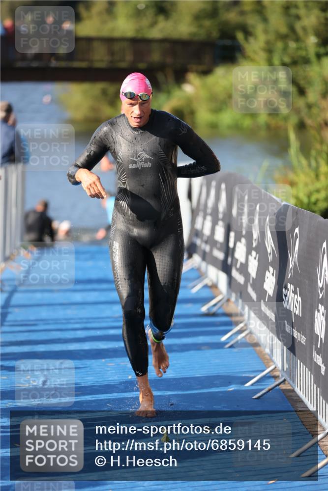 25.08.2024 - Elbe Triathlon Hamburg H.Heesch http://msf.ph/oto/6859145 25.08.2024 09:11:13 Schwimmen 336, 396, 399 meine-sportfotos.de