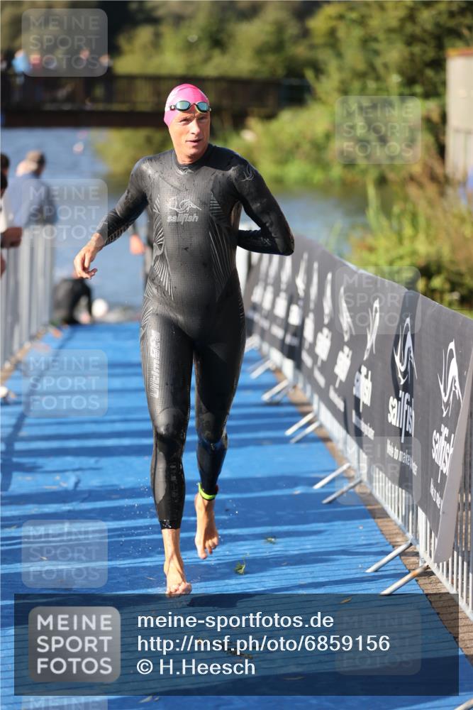 25.08.2024 - Elbe Triathlon Hamburg H.Heesch http://msf.ph/oto/6859156 25.08.2024 09:11:14 Schwimmen 336, 396, 399 meine-sportfotos.de