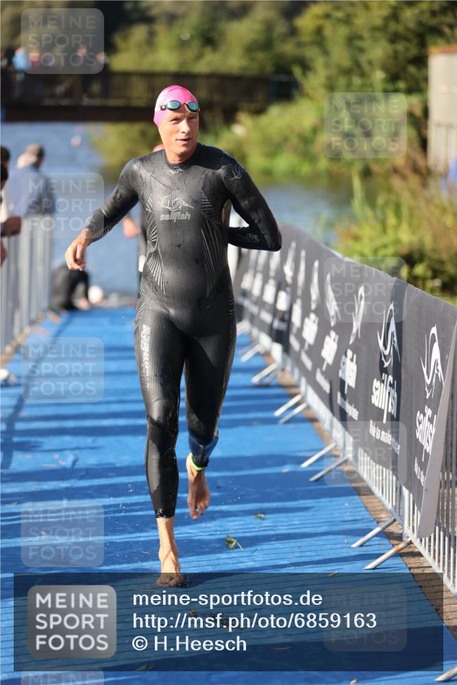 25.08.2024 - Elbe Triathlon Hamburg H.Heesch http://msf.ph/oto/6859163 25.08.2024 09:11:14 Schwimmen 336, 396, 399 meine-sportfotos.de