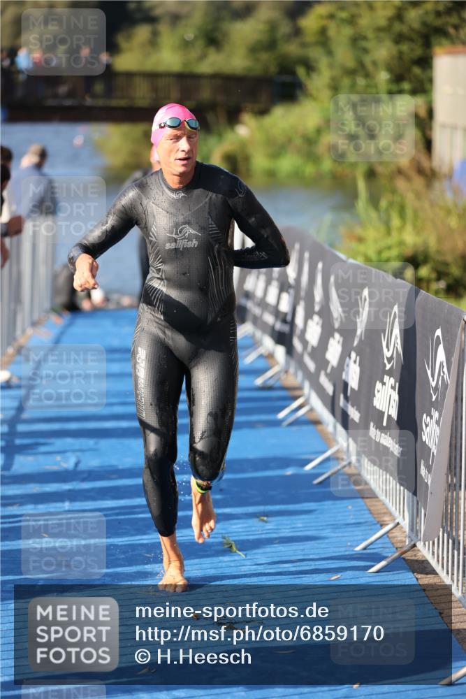 25.08.2024 - Elbe Triathlon Hamburg H.Heesch http://msf.ph/oto/6859170 25.08.2024 09:11:14 Schwimmen 336, 396, 399 meine-sportfotos.de