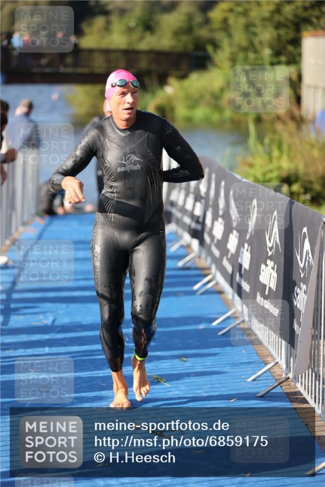 25.08.2024 - Elbe Triathlon Hamburg H.Heesch http://msf.ph/oto/6859175 25.08.2024 09:11:14 Schwimmen 336, 396, 399 meine-sportfotos.de