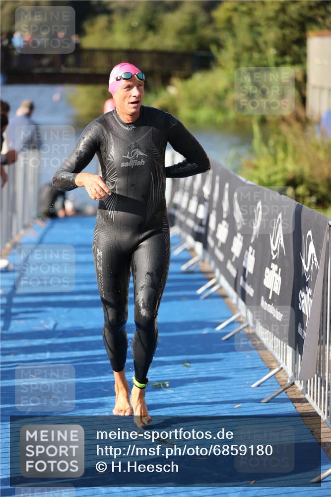 25.08.2024 - Elbe Triathlon Hamburg H.Heesch http://msf.ph/oto/6859180 25.08.2024 09:11:14 Schwimmen 336, 396, 399 meine-sportfotos.de