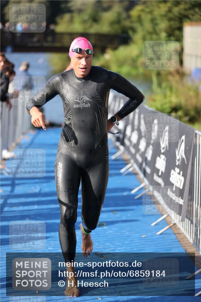 25.08.2024 - Elbe Triathlon Hamburg H.Heesch http://msf.ph/oto/6859184 25.08.2024 09:11:14 Schwimmen 336, 396, 399 meine-sportfotos.de