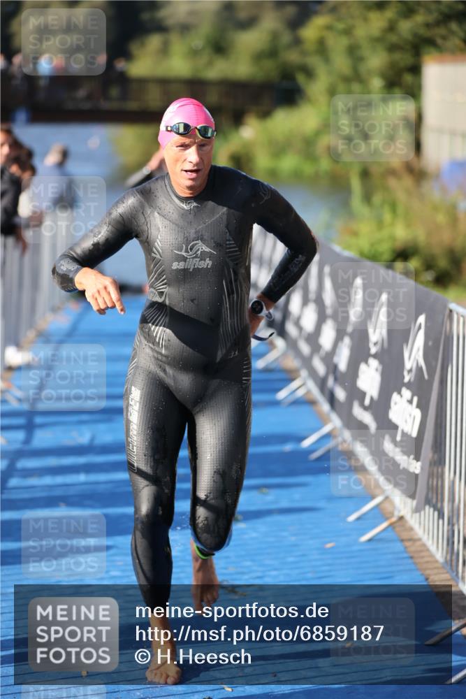 25.08.2024 - Elbe Triathlon Hamburg H.Heesch http://msf.ph/oto/6859187 25.08.2024 09:11:14 Schwimmen 336, 396, 399 meine-sportfotos.de