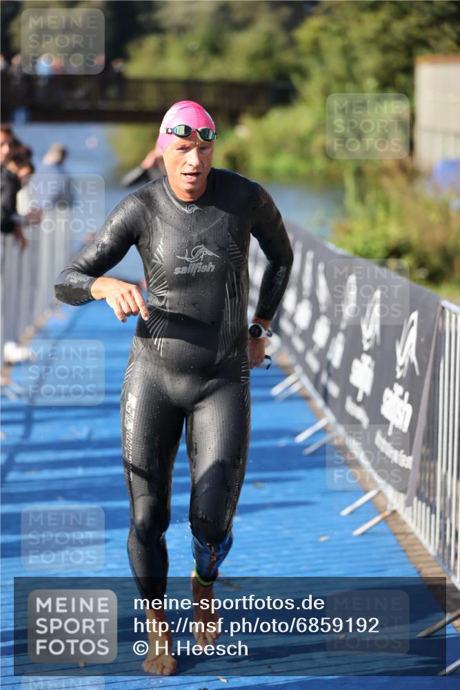 25.08.2024 - Elbe Triathlon Hamburg H.Heesch http://msf.ph/oto/6859192 25.08.2024 09:11:15 Schwimmen 336, 396, 399 meine-sportfotos.de