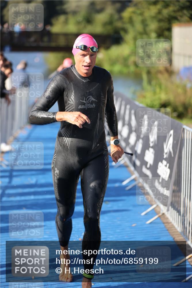 25.08.2024 - Elbe Triathlon Hamburg H.Heesch http://msf.ph/oto/6859199 25.08.2024 09:11:15 Schwimmen 336, 396, 399 meine-sportfotos.de