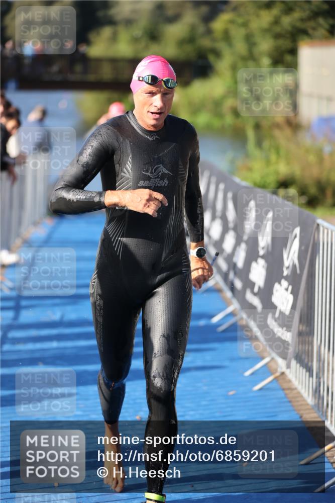 25.08.2024 - Elbe Triathlon Hamburg H.Heesch http://msf.ph/oto/6859201 25.08.2024 09:11:15 Schwimmen 336, 396, 399 meine-sportfotos.de