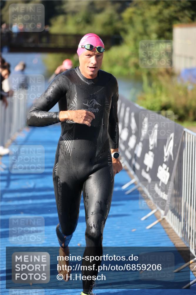 25.08.2024 - Elbe Triathlon Hamburg H.Heesch http://msf.ph/oto/6859206 25.08.2024 09:11:15 Schwimmen 336, 396, 399 meine-sportfotos.de
