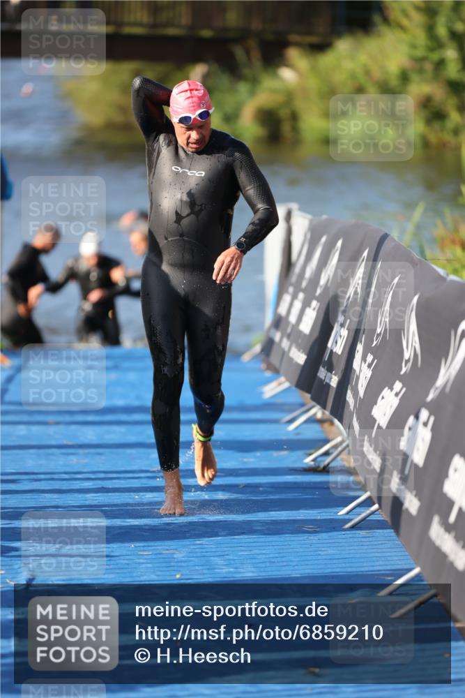 25.08.2024 - Elbe Triathlon Hamburg H.Heesch http://msf.ph/oto/6859210 25.08.2024 09:11:16 Schwimmen 336, 396, 399 meine-sportfotos.de