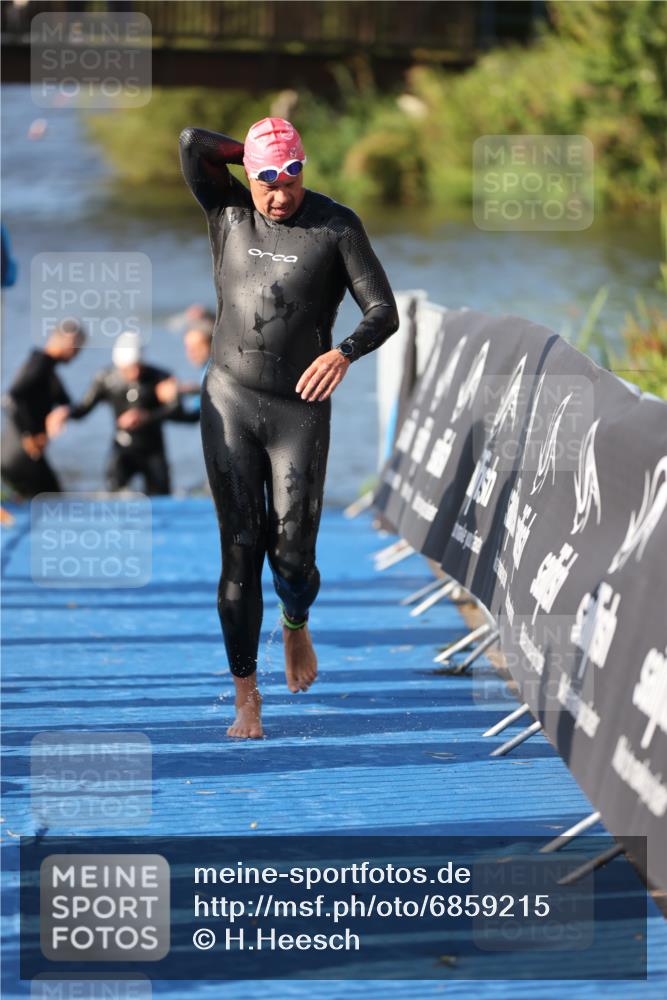 25.08.2024 - Elbe Triathlon Hamburg H.Heesch http://msf.ph/oto/6859215 25.08.2024 09:11:16 Schwimmen 336, 396, 399 meine-sportfotos.de