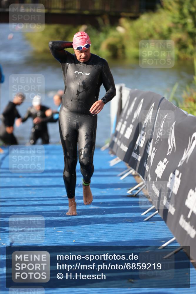 25.08.2024 - Elbe Triathlon Hamburg H.Heesch http://msf.ph/oto/6859219 25.08.2024 09:11:16 Schwimmen 336, 396, 399 meine-sportfotos.de