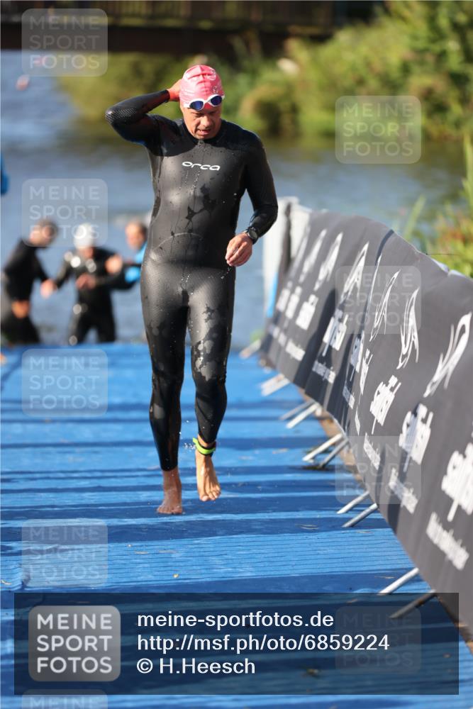 25.08.2024 - Elbe Triathlon Hamburg H.Heesch http://msf.ph/oto/6859224 25.08.2024 09:11:16 Schwimmen 336, 396, 399 meine-sportfotos.de