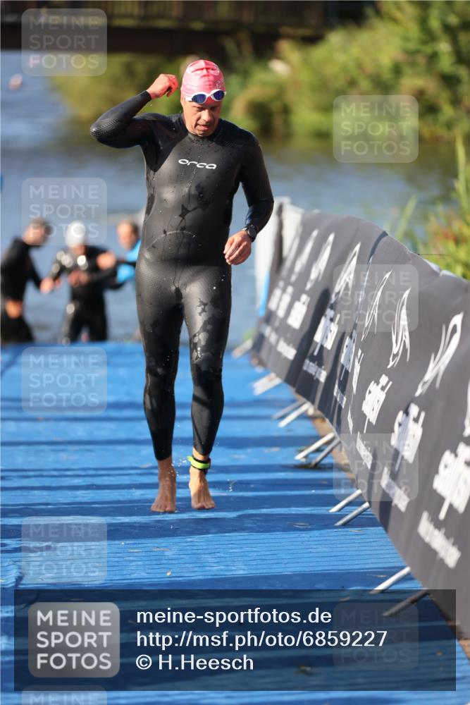 25.08.2024 - Elbe Triathlon Hamburg H.Heesch http://msf.ph/oto/6859227 25.08.2024 09:11:16 Schwimmen 336, 396, 399 meine-sportfotos.de