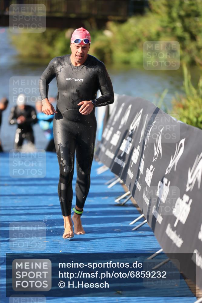 25.08.2024 - Elbe Triathlon Hamburg H.Heesch http://msf.ph/oto/6859232 25.08.2024 09:11:17 Schwimmen 336, 396, 399 meine-sportfotos.de