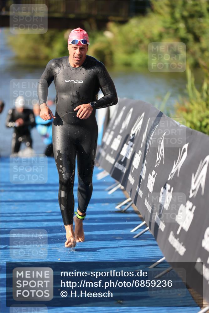 25.08.2024 - Elbe Triathlon Hamburg H.Heesch http://msf.ph/oto/6859236 25.08.2024 09:11:17 Schwimmen 336, 396, 399 meine-sportfotos.de