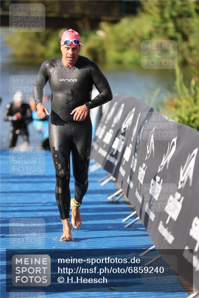 25.08.2024 - Elbe Triathlon Hamburg H.Heesch http://msf.ph/oto/6859240 25.08.2024 09:11:17 Schwimmen 336, 396, 399 meine-sportfotos.de