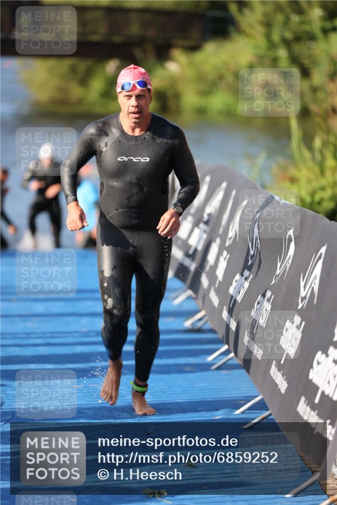 25.08.2024 - Elbe Triathlon Hamburg H.Heesch http://msf.ph/oto/6859252 25.08.2024 09:11:17 Schwimmen 336, 396, 399 meine-sportfotos.de