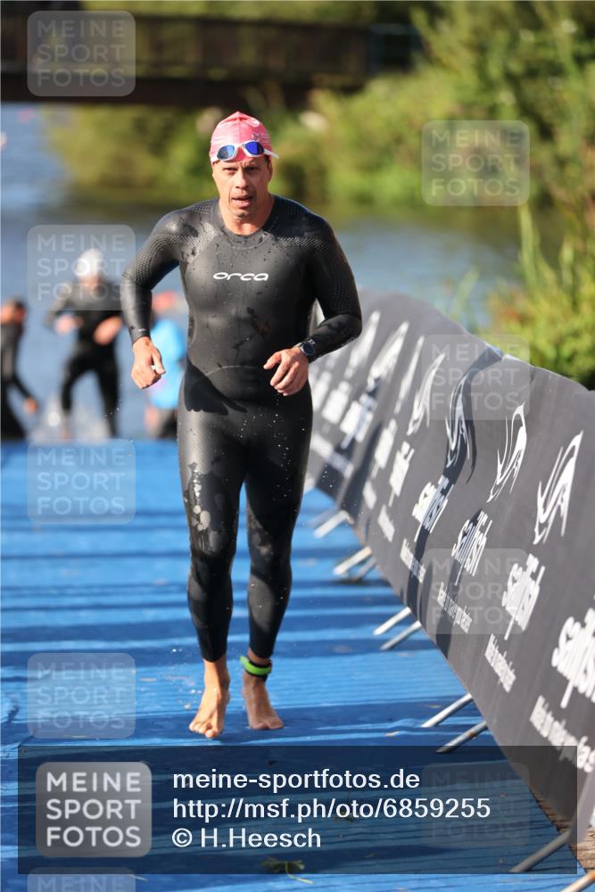 25.08.2024 - Elbe Triathlon Hamburg H.Heesch http://msf.ph/oto/6859255 25.08.2024 09:11:17 Schwimmen 336, 396, 399 meine-sportfotos.de
