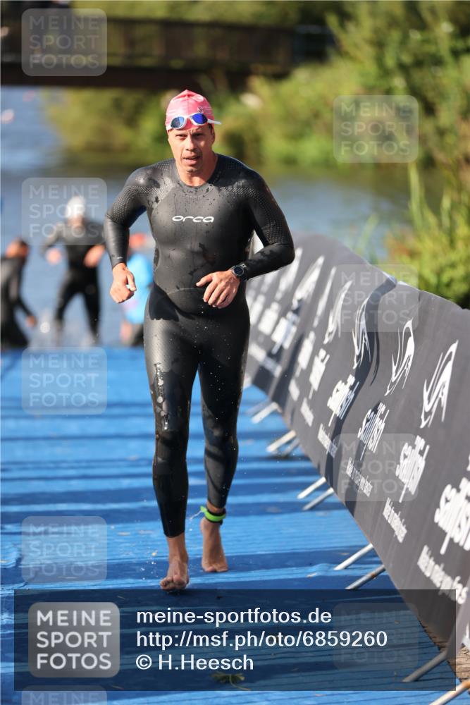 25.08.2024 - Elbe Triathlon Hamburg H.Heesch http://msf.ph/oto/6859260 25.08.2024 09:11:17 Schwimmen 336, 396, 399 meine-sportfotos.de